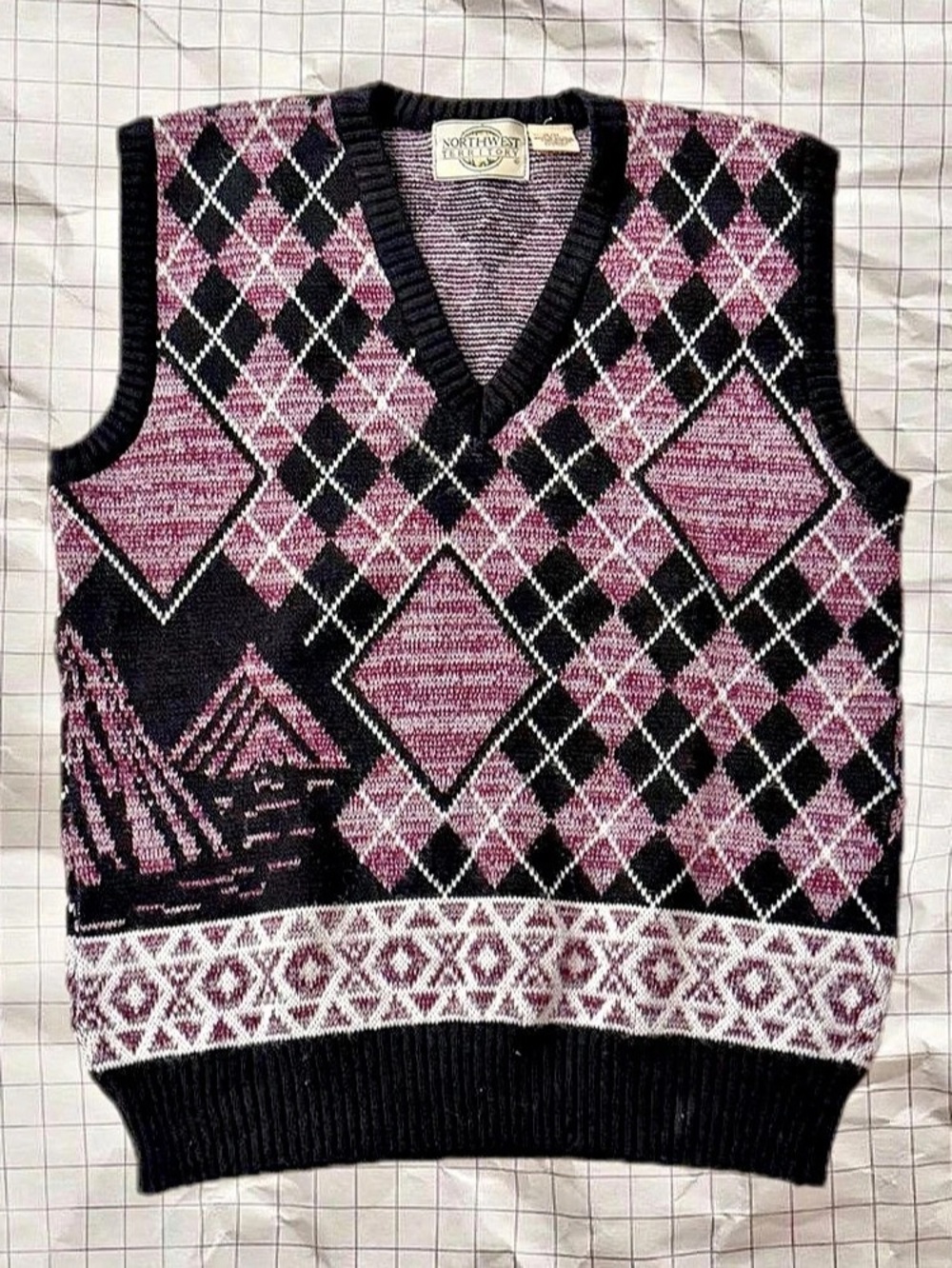 Northwest Territory Argyle V-Neck Sweater Vest in Black & Purple Size Medium